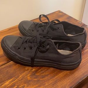 Converse women’s size 7 black sneaker
